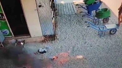 Tamircide şarja takılı robot süpürge önce alev aldı sonra bomba gibi patladı