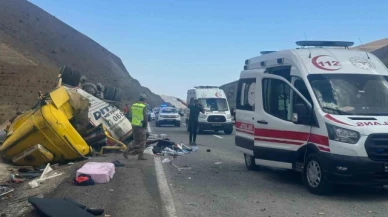 Tır ile otomobil çarpıştı: 4 ölü, 2 yaralı
