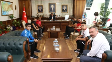 Uzun, başarılı güreşçileri misafir etti