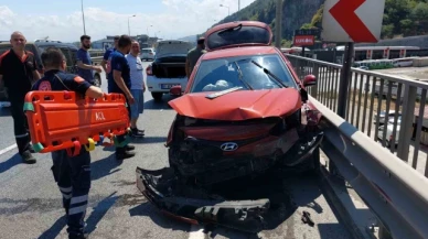 Yola düşen meyve kasası kazaya yol açtı: 3 yaralı