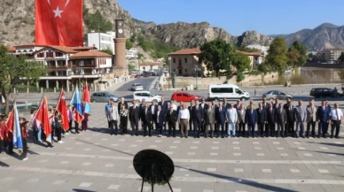 Amasya'da Eğitimciler Atatürk Anıtı'na Çelenk Sundu