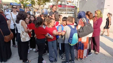 Amasya'da öğretmenleri değişen öğrenciler ve velilerinden okul bahçesinde protesto