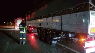 Balatalarından dumanlar yükselen tır paniğe neden oldu