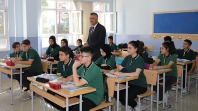 Katipoğlu, öğrenci ve öğretmenlerle buluştu