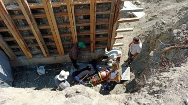 Manevra yapan elektrikli motosiklet köprü inşaatına düştü: 1 yaralı