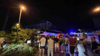 Otel duvarına çarpan tur otobüsü sürücüsü hayatını kaybetti