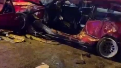 Otomobil belediye otobüsüne çarptı: 1 ölü, 3 yaralı