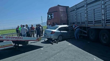 Otomobil tıra çarptı: 1 ölü, 5 yaralı