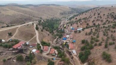 Şiddetli yağış sele dönüştü: Köylüler, dereyi tıkayan komşularına tepki gösterdi