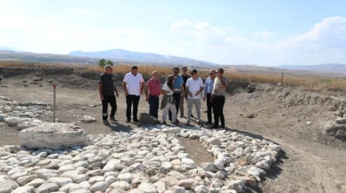 Vali Doruk'tan, Oluz Höyük kazı alanında inceleme