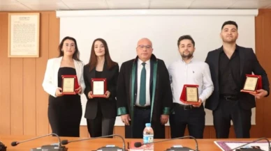 Yarışmaya Katılan Stajyer Avukatlara Plaket Verildi
