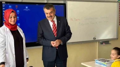 Yeni eğitim-öğretim yılının ilk ders zilini Bakan Tekin çaldı