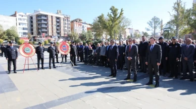 29 Ekim kutlamaları çelenk sunma töreni ile başladı