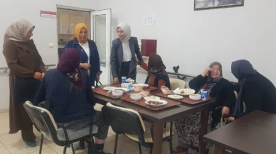 AK Kadınlardan Huzurevi Ziyareti