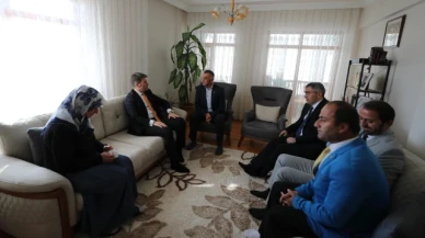 Bakan, Şehit Cengiz Parlak'ın ailesini ziyaret etti