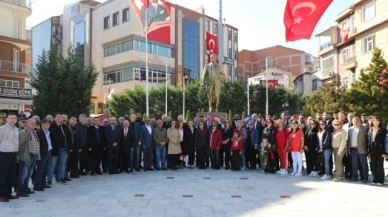 CHP Merzifon'da Atatürk Anıtı'na çelenk sundu