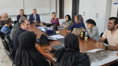 Davu, öğretmen ve öğrencilerle bir araya geldi