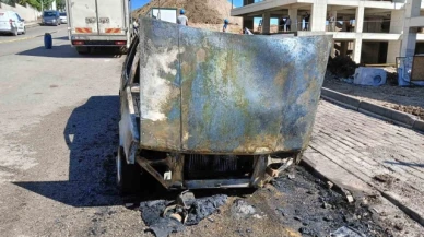 Doğalgaz patlaması sonrası çıkan yangın otomobili küle çevirdi