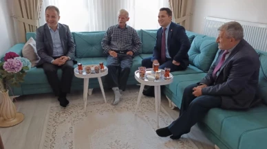 Kartal emekli öğretmen Bulut'u ziyaret etti