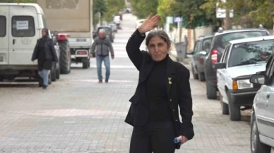 Kimsesi kalmayınca 'huzurevine yerleş' tavsiyelerine aldırmayan kadın, muhtar seçildiği mahallesine huzur getird