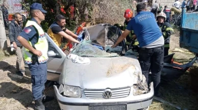 Kontrolden çıkan otomobil römorka çarpıp şarampole uçtu; 2 yaralı