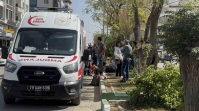 Motosiklet yayalara çarptı: 3 yaralı