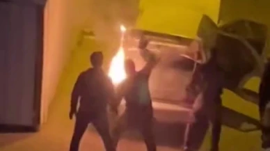 Park halindeki otomobil alev aldı