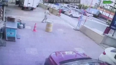Polisten kaçan tır sürücüsü, 2 aracı ezdi; o anlar kamerada
