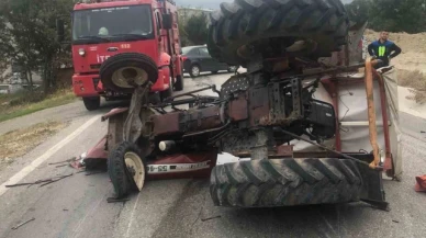 Servisten indirilen öğrencilerin bindiği traktör kaza yaptı: 6 yaralı
