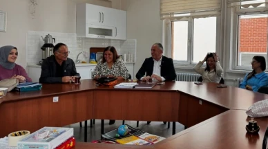Sözünü tuttu, Başkan Özalp'i sınıfa getirdi