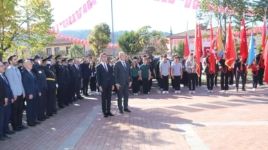 Taşova'da 29 Ekim nedeniyle çelenk sunma töreni yapıldı