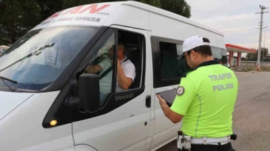 Trafik polisi böyle uyardı: "Sizin için, lütfen emniyet kemerlerinizi takın"