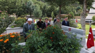 Vali Bakan Amasya Şehitliği'ni Ziyaret Etti