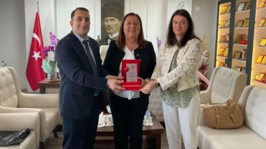 Özyol'a verdiği desteklerden dolayı teşekkür plaketi