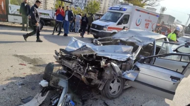 Amasya'da otomobil tır dorsesine çarptı: 1'i ağır 2 yaralı