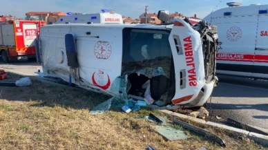 Ambulans kaza yaptı: 7 yaralı