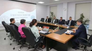 Bakan Ar-Ge birimiyle bir araya geldi