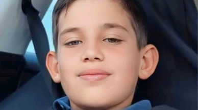 Dedesinin çalışır halde bıraktığı traktörle göle devrilen çocuk hayatını kaybetti