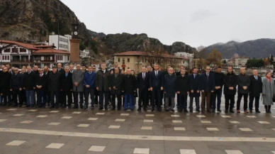 Eğitimciler Atatürk Anıtı'na Çelenk Sundu