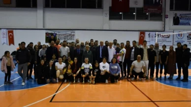 Gümüşhacıköy'de Voleybol Turnuvası Büyük Bir Coşkuyla Sona Erdi