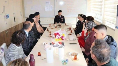 Jandarma öğretmenlerin Öğretmenler Günü'nü kutladı