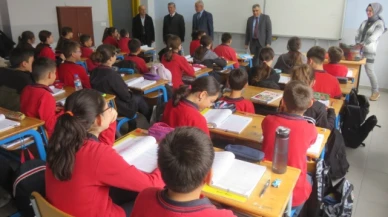 Karaaslan öğretmen ve öğrencilerle bir araya geldi