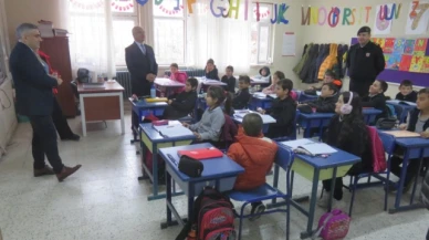 Karaaslan öğretmen ve öğrencilerle bir araya geldi