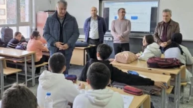Katipoğlu Suluova'da öğretmen ve öğrencilerle bir araya geldi