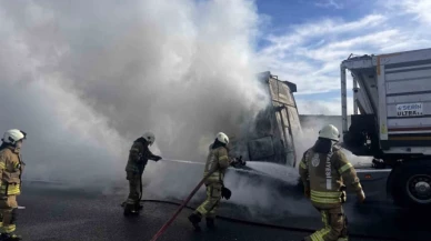 Kuzey Marmara Otoyolu'nda tekerleği patlayan tır alev aldı
