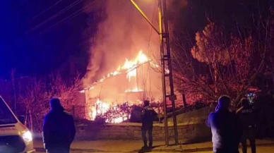Suluova'da alevlere teslim olan ev kullanılamaz hale geldi