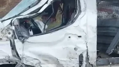 Tır kamyonetle çarpıştı: 2 yaralı