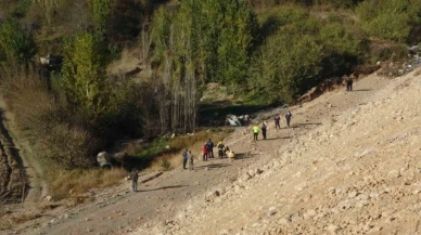 Trafiğe kapalı yola giren araç dere yatağına uçtu: 1 ölü