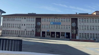 2 gündür başı ağrıyan öğretmen okulda beyin kanaması geçirdi