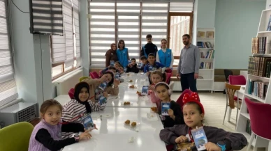 Amasya’da gönüllü gençlere ve çocuklara rozet hediye edildi